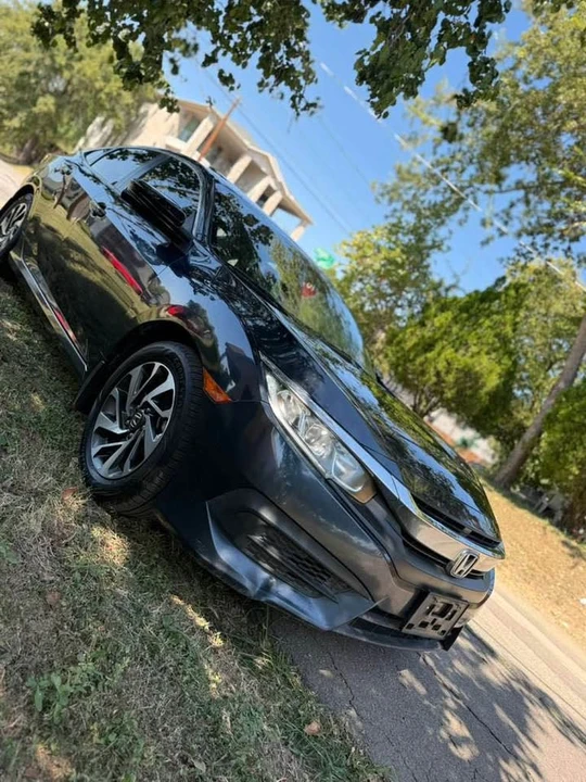 2017 Honda Civic 10th Gen - Image 10 of 18