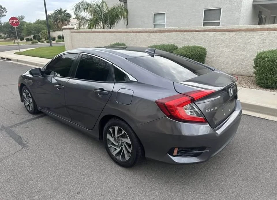 2017 Honda Civic 10th Gen - Image 4 of 11
