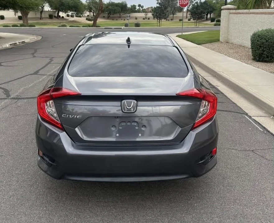 2017 Honda Civic 10th Gen - Image 6 of 11