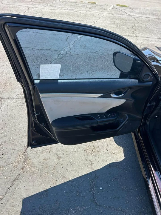 2017 Honda Civic 10th Gen - Image 8 of 17