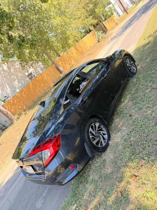 2017 Honda Civic 10th Gen - Image 3 of 18