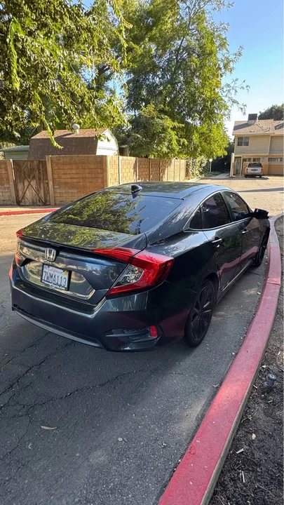 2017 Honda Civic 10th Gen - Image 2 of 12