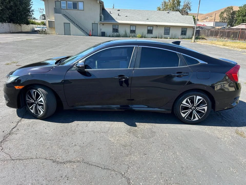 2017 Honda Civic 10th Gen - Image 5 of 17