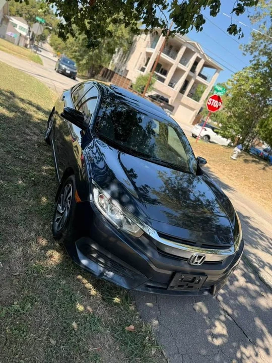 2017 Honda Civic 10th Gen - Image 11 of 18
