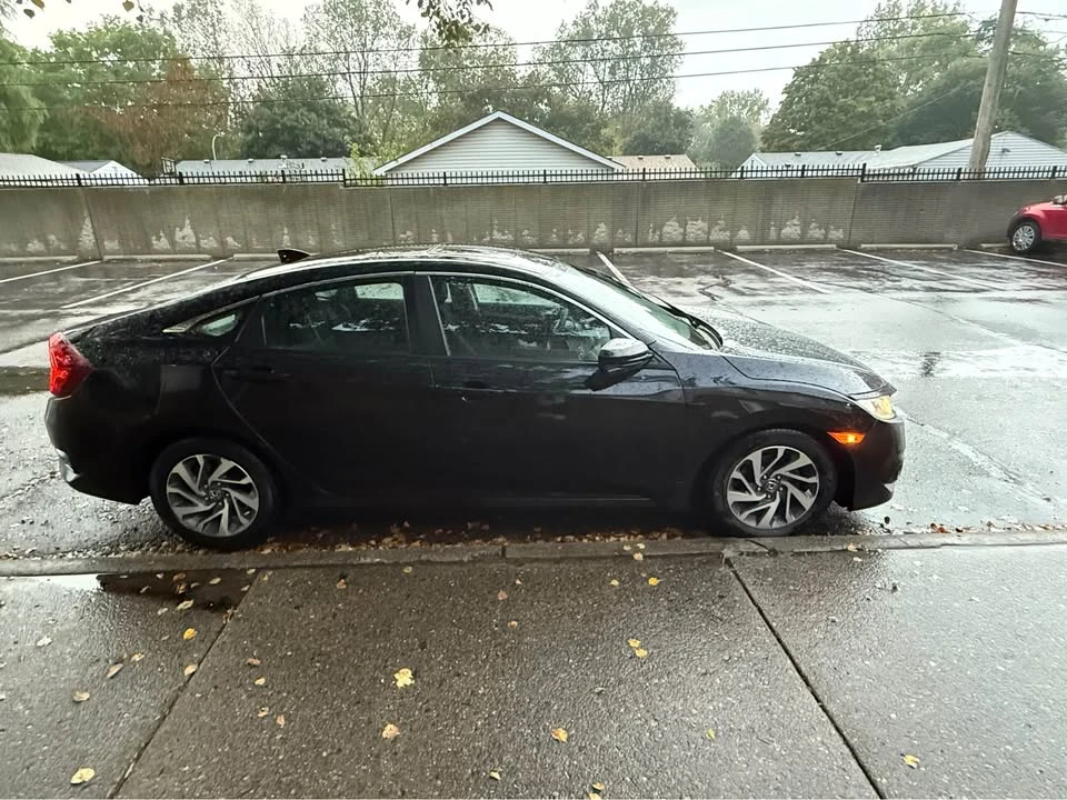 2017 Honda Civic 10th Gen - Image 2 of 13
