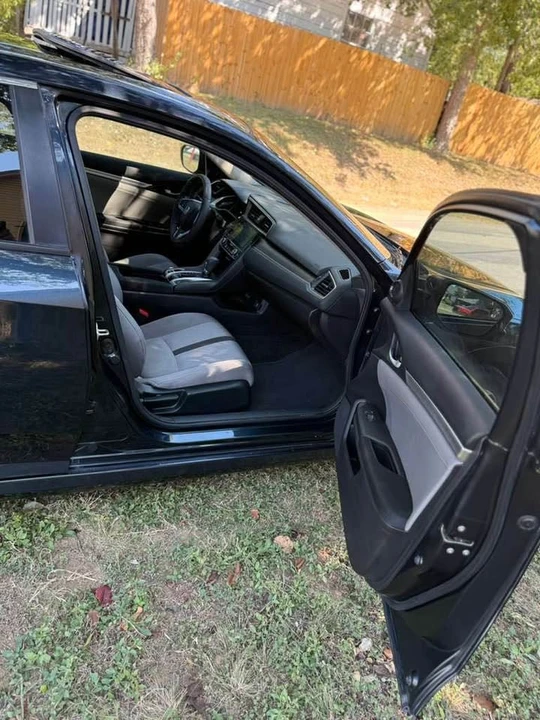 2017 Honda Civic 10th Gen - Image 9 of 18