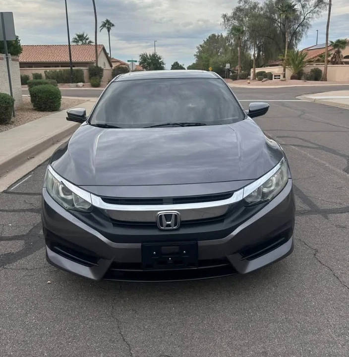 2017 Honda Civic 10th Gen - Image 3 of 11