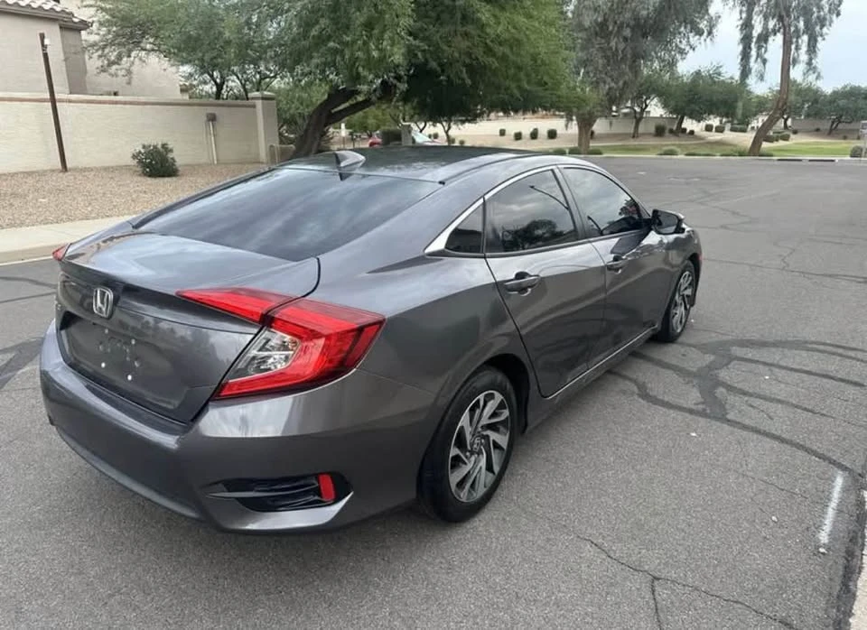 2017 Honda Civic 10th Gen - Image 5 of 11