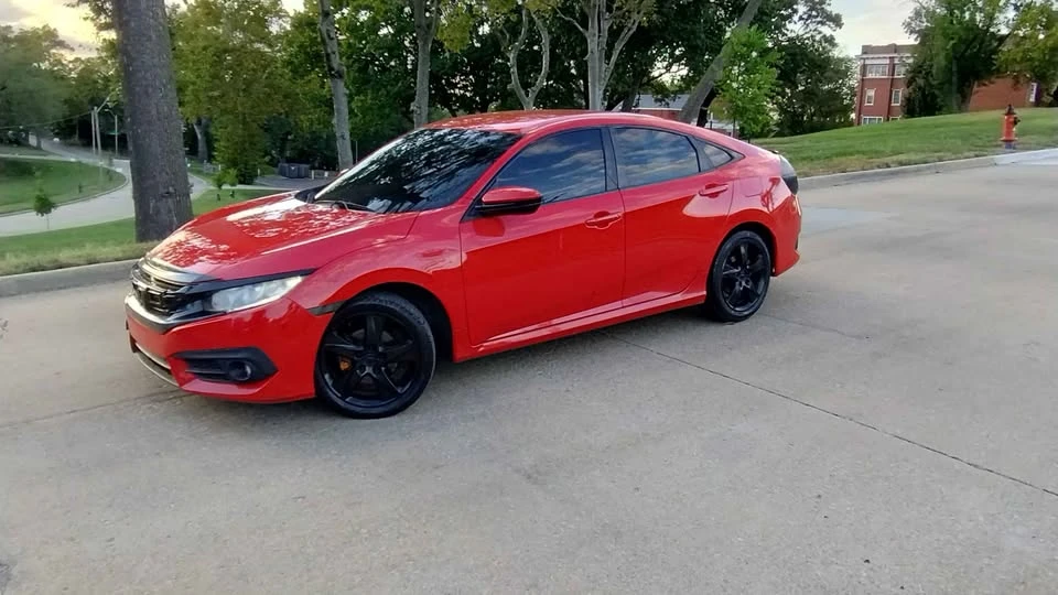 2017 Honda Civic 10th Gen - Image 4 of 9