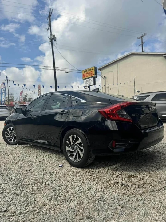 2017 Honda Civic 10th Gen - Image 5 of 12