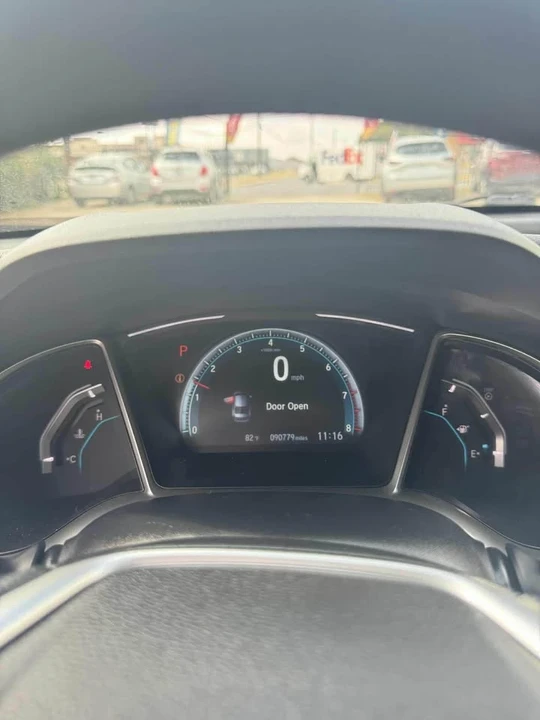2017 Honda Civic 10th Gen - Image 9 of 12