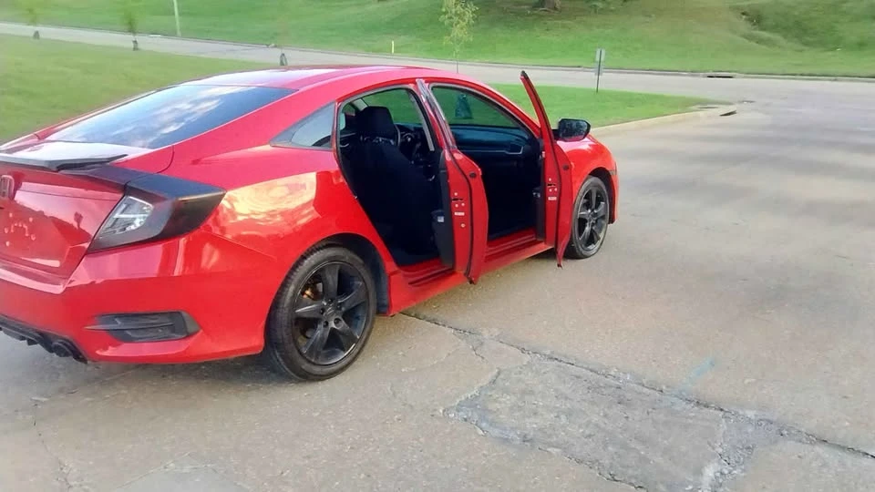 2017 Honda Civic 10th Gen - Image 6 of 9