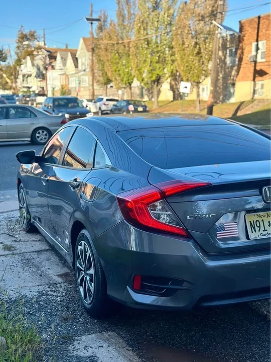 2017 Honda Civic 10th Gen - Image 7 of 12
