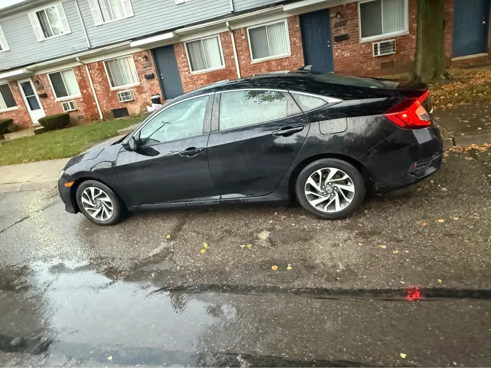 2017 Honda Civic 10th Gen - Image 4 of 13