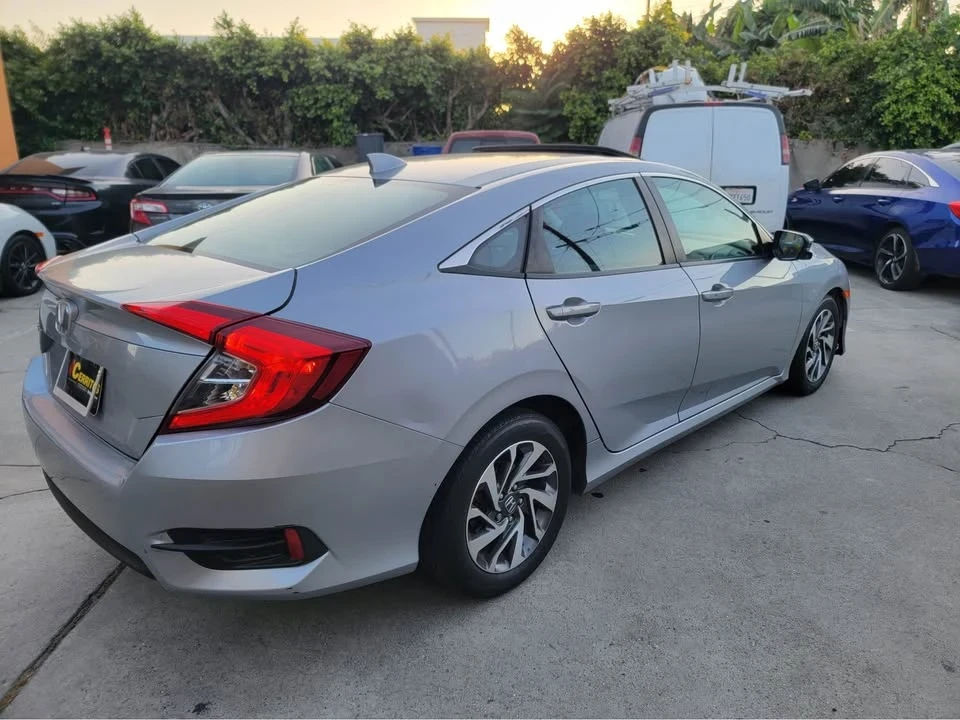 2017 Honda Civic 10th Gen - Image 5 of 8