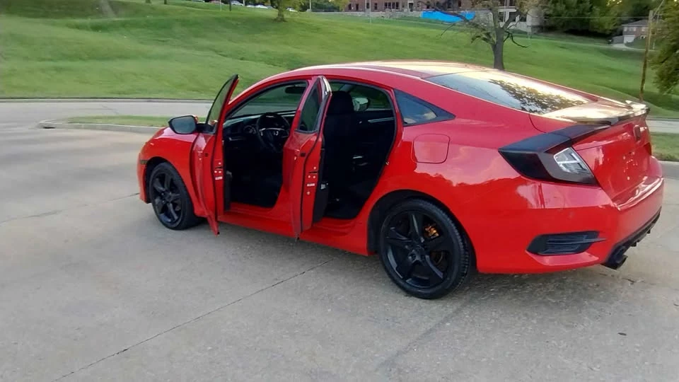 2017 Honda Civic 10th Gen - Image 5 of 9