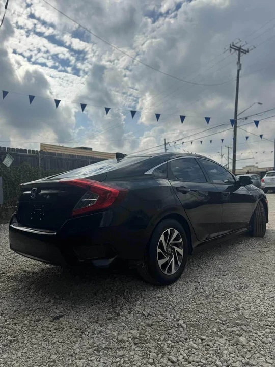 2017 Honda Civic 10th Gen - Image 4 of 12