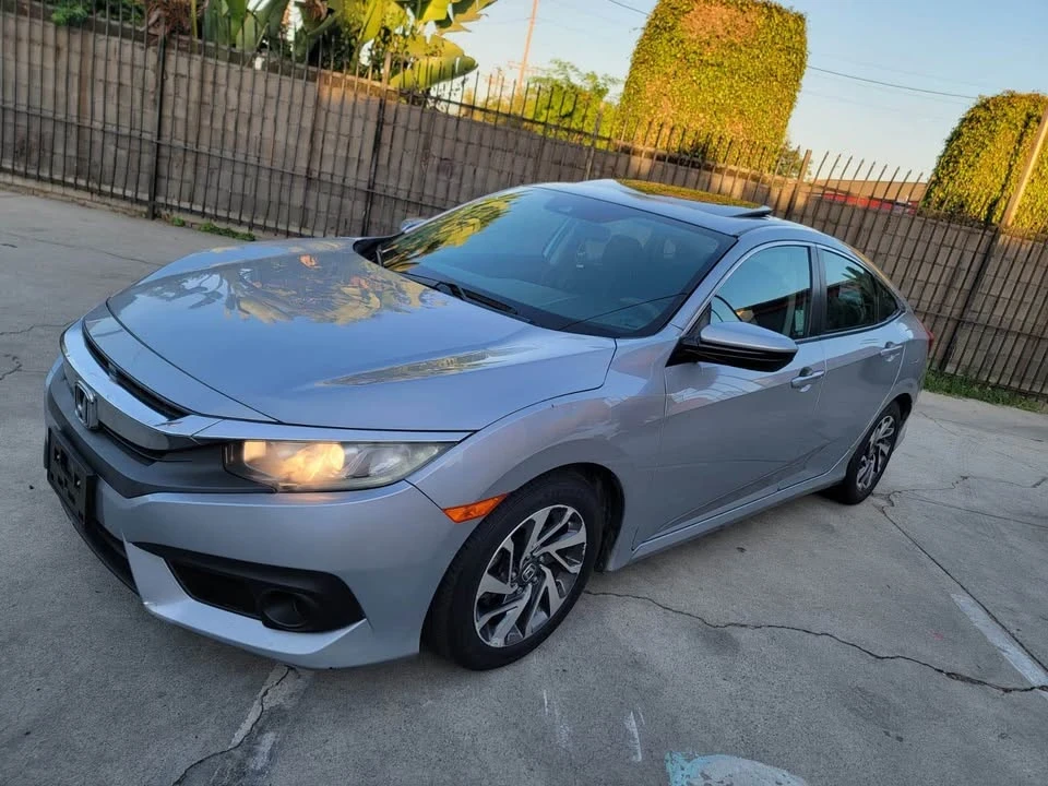 2017 Honda Civic 10th Gen - Image 2 of 8