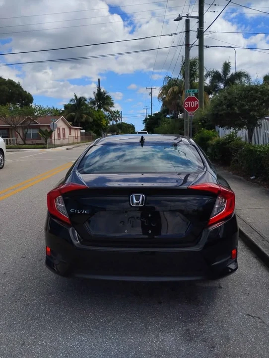 2017 Honda Civic 10th Gen - Image 5 of 9