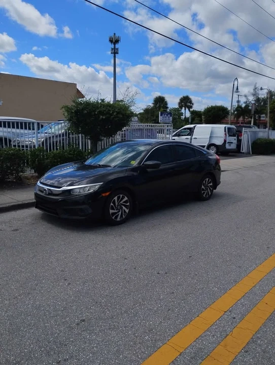 2017 Honda Civic 10th Gen - Image 4 of 9