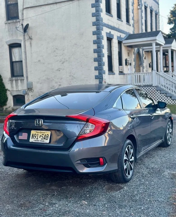2017 Honda Civic 10th Gen - Image 5 of 12