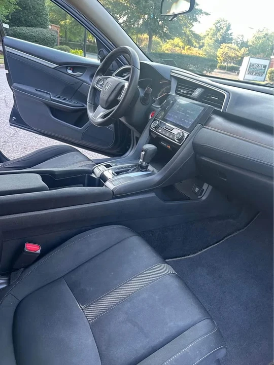 2017 Honda Civic 10th Gen - Image 11 of 18