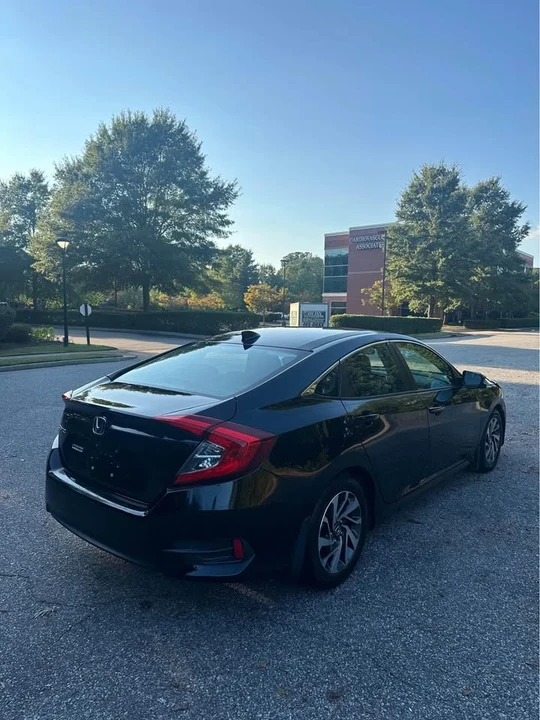 2017 Honda Civic 10th Gen - Image 6 of 18