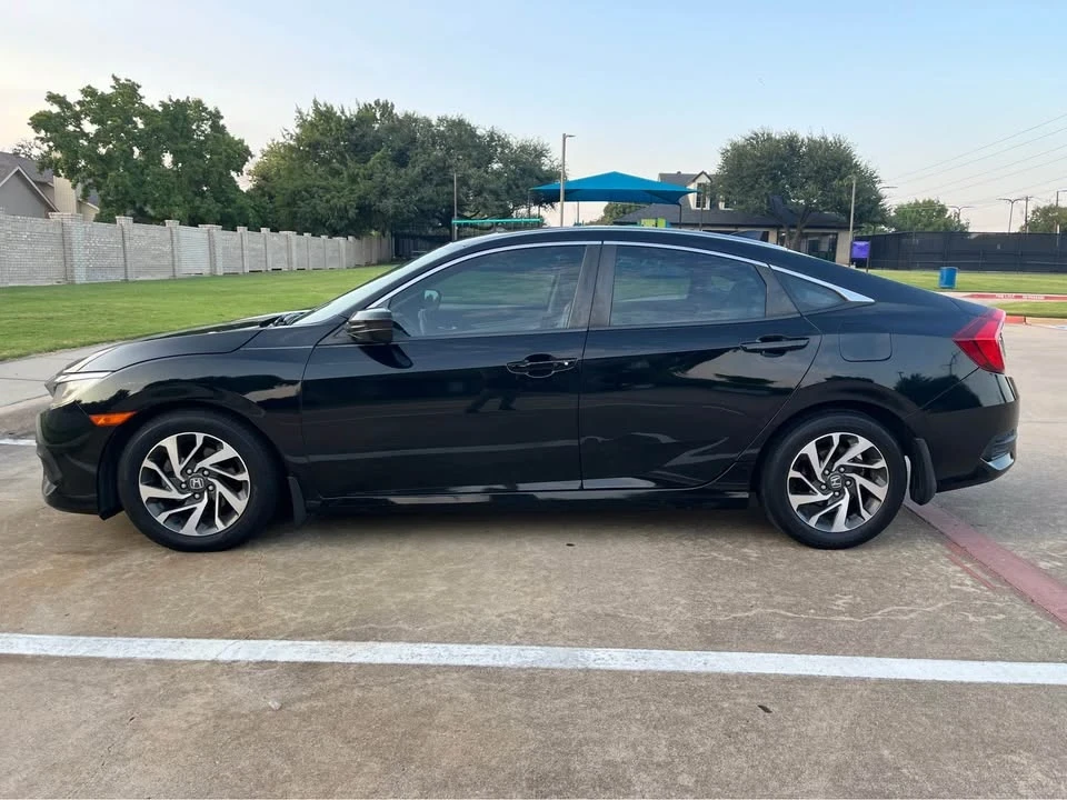 2017 Honda Civic 10th Gen - Image 3 of 11