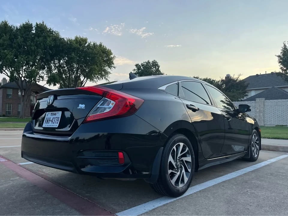 2017 Honda Civic 10th Gen - Image 6 of 11