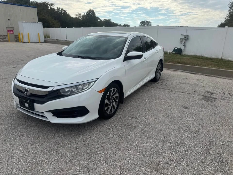 2017 Honda Civic 10th Gen - Image 3 of 19