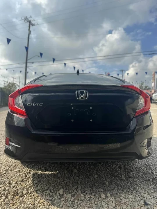2017 Honda Civic 10th Gen - Image 6 of 12