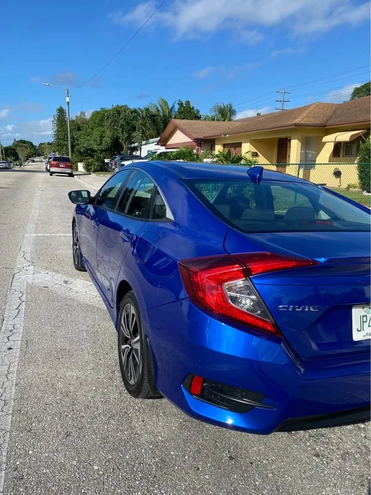 2017 Honda Civic 10th Gen - Image 4 of 11