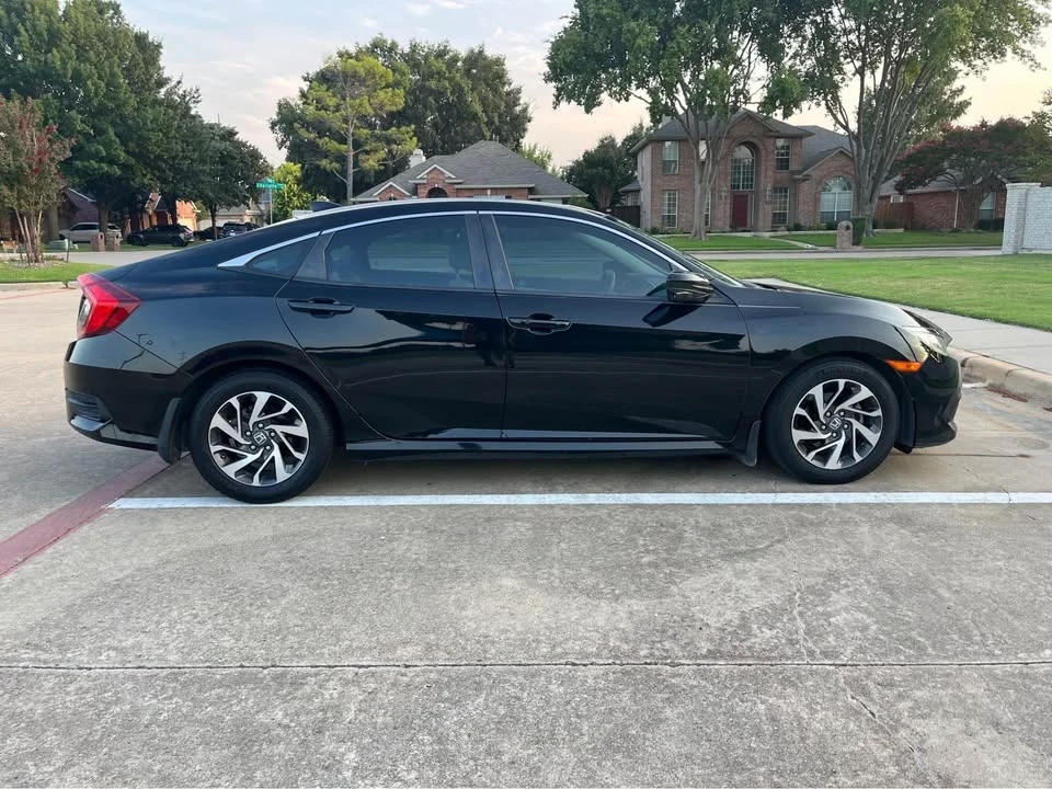2017 Honda Civic 10th Gen - Image 7 of 11