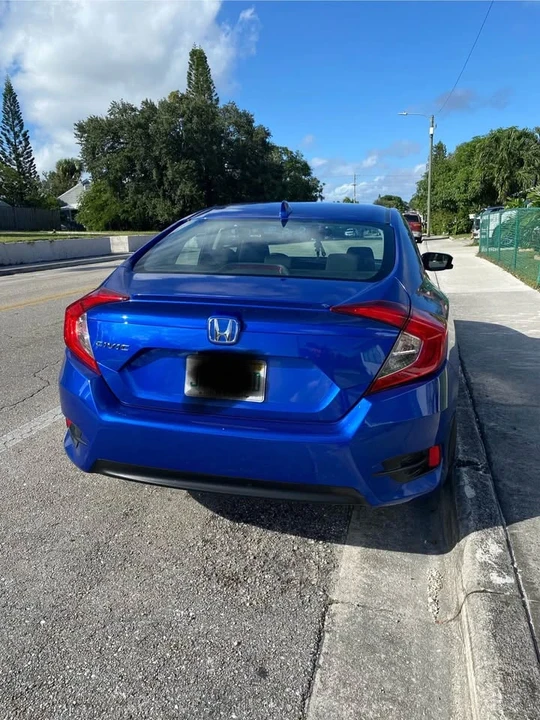 2017 Honda Civic 10th Gen - Image 6 of 11