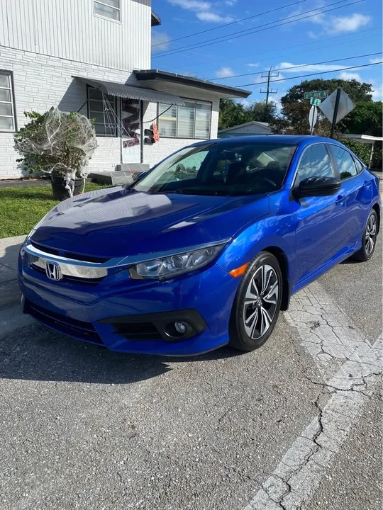 2017 Honda Civic 10th Gen - Image 3 of 11