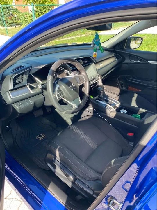 2017 Honda Civic 10th Gen - Image 9 of 11