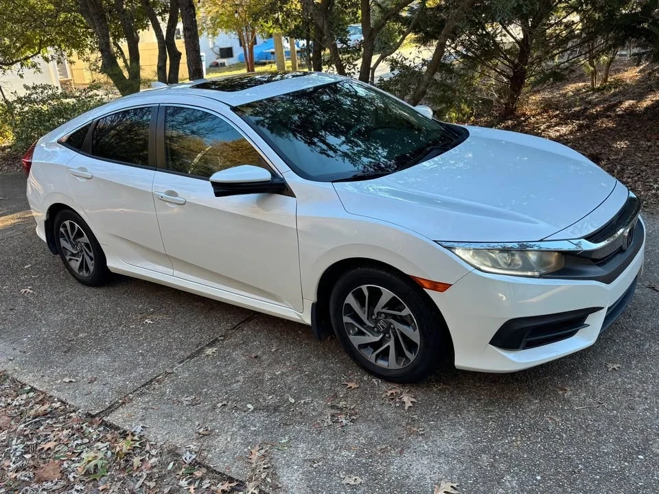 2017 Honda Civic 10th Gen - Image 6 of 20