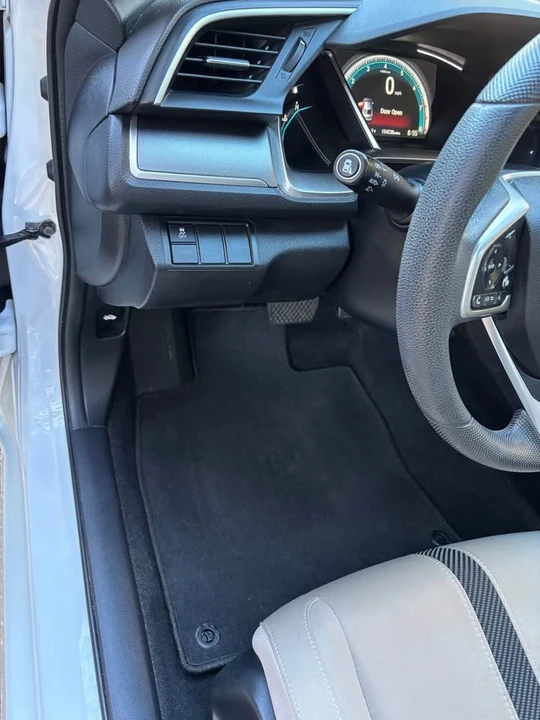 2017 Honda Civic 10th Gen - Image 16 of 20