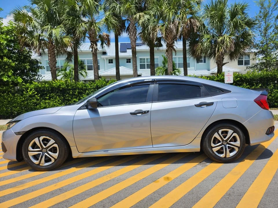 2017 Honda Civic 10th Gen - Image 3 of 7