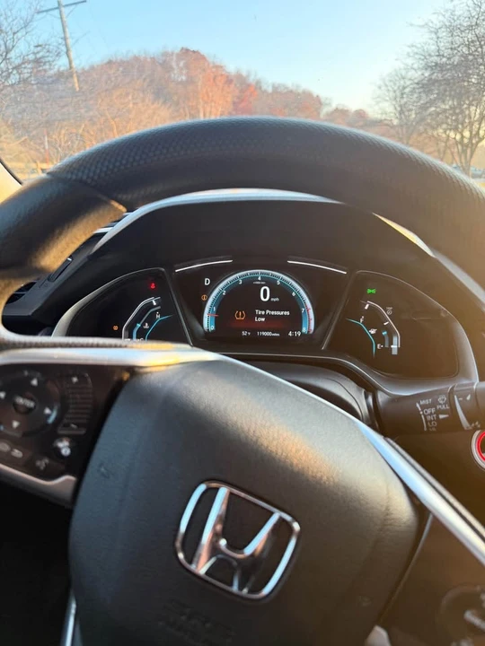 2017 Honda Civic 10th Gen - Image 9 of 10