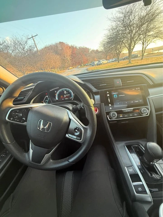 2017 Honda Civic 10th Gen - Image 8 of 10