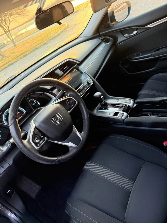2017 Honda Civic 10th Gen - Image 6 of 10
