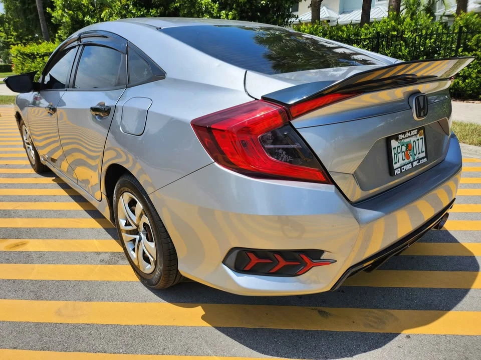 2017 Honda Civic 10th Gen - Image 2 of 7