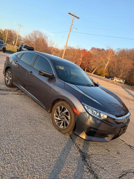 2017 Honda Civic 10th Gen - Image 3 of 10
