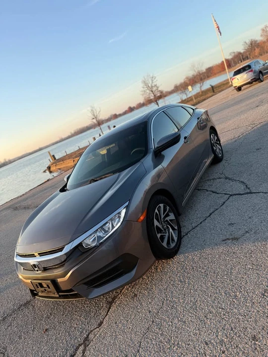 2017 Honda Civic 10th Gen - Image 2 of 10
