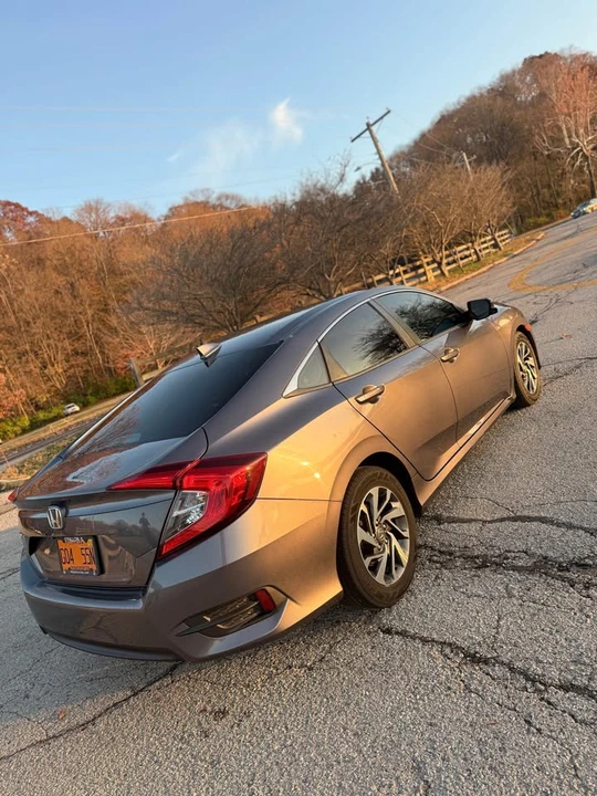 2017 Honda Civic 10th Gen - Image 5 of 10