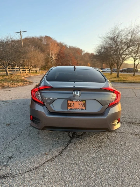 2017 Honda Civic 10th Gen - Image 4 of 10