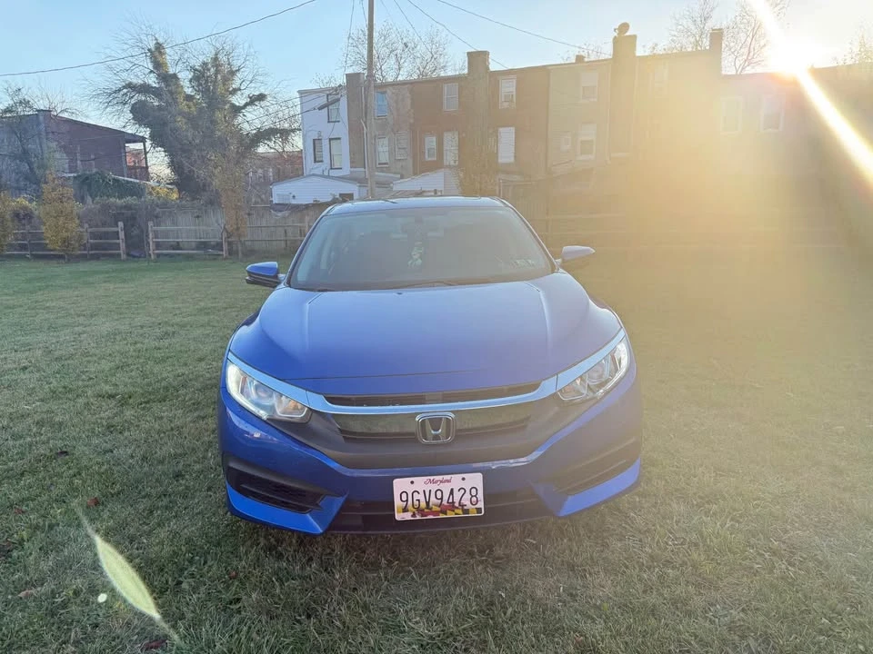 2017 Honda Civic 10th Gen - Image 6 of 10