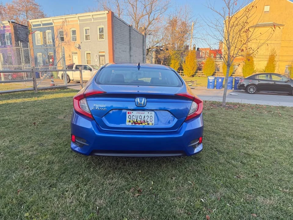 2017 Honda Civic 10th Gen - Image 5 of 10