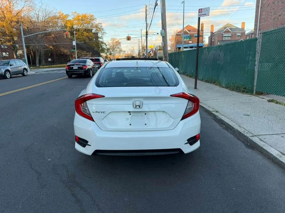 2017 Honda Civic 10th Gen - Image 6 of 10
